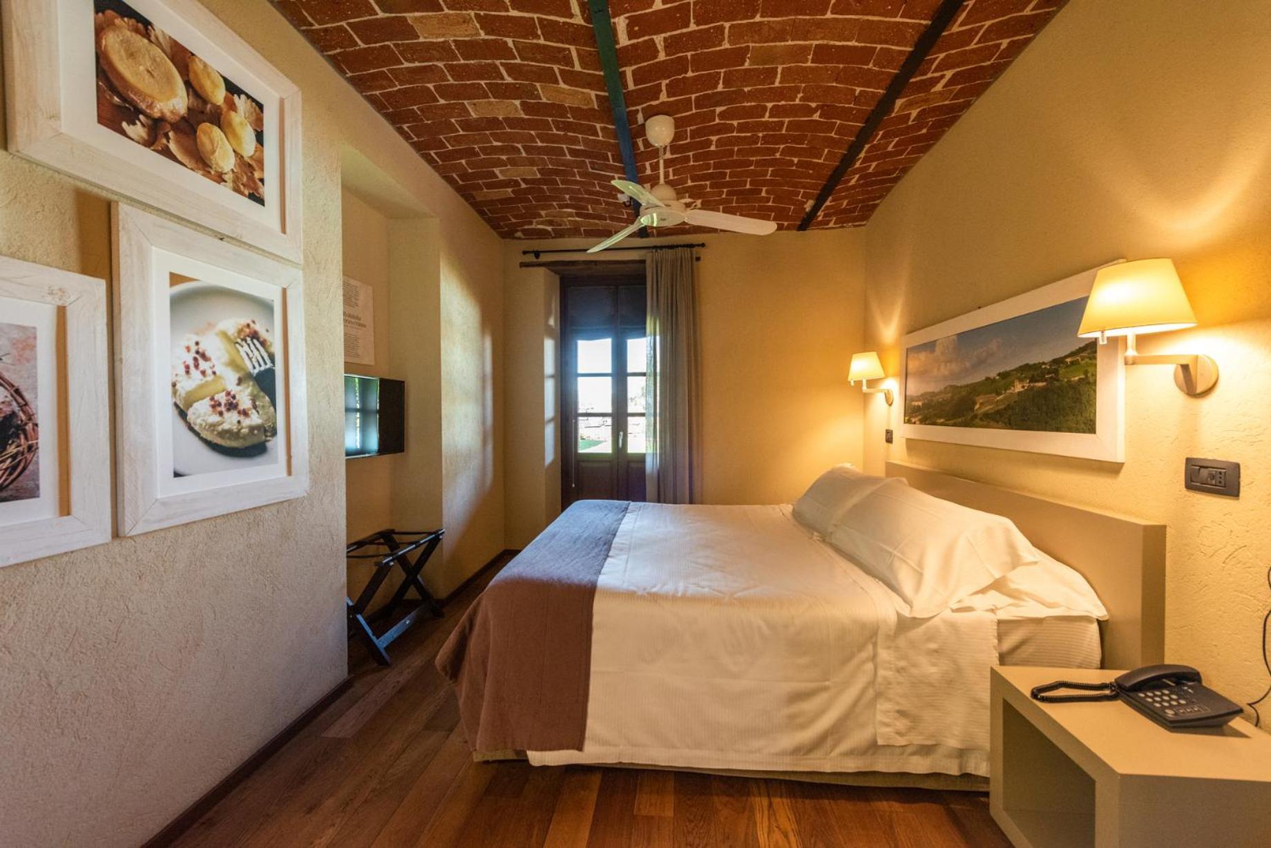 Deluxe Room,1617848822:JPEG